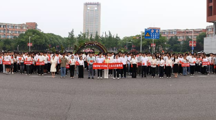 红旗映初心：学院举行升国旗仪式